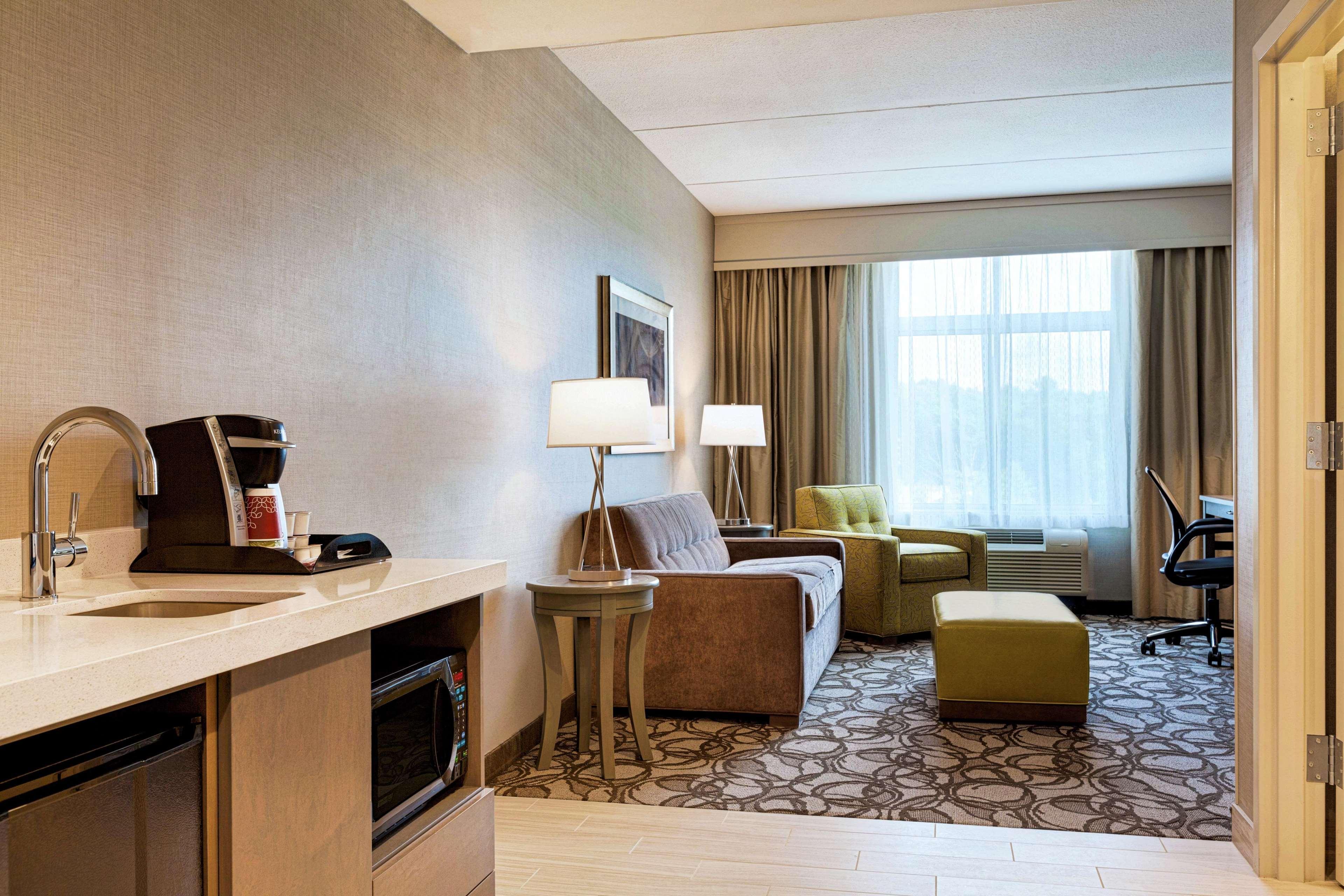 Hilton Garden Inn Lenox Pittsfield Exteriör bild