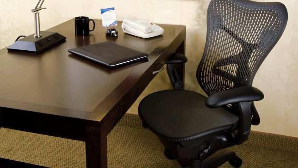 Hilton Garden Inn Lenox Pittsfield Exteriör bild